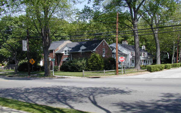 671 Beverly Rd in Teaneck, NJ - Building Photo