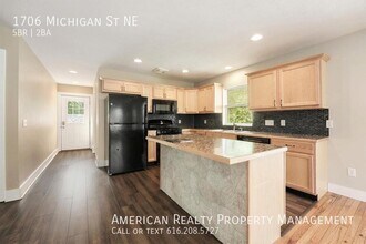 1706 Michigan St NE in Grand Rapids, MI - Building Photo - Building Photo