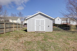 1300 Meredith Way in Clarksville, TN - Foto de edificio - Building Photo