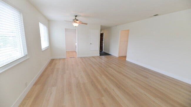 106 Avenida Lucia in San Clemente, CA - Building Photo - Building Photo