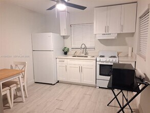 2220 N 57th Way in Hollywood, FL - Building Photo - Building Photo