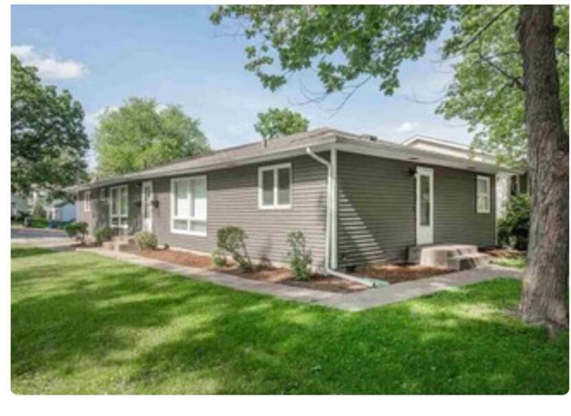1819 13th Ave in Moline, IL - Building Photo