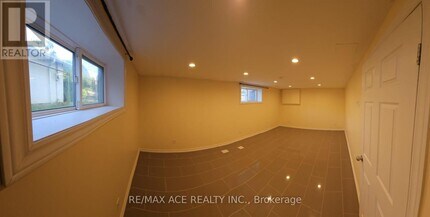 2 Botany Hill Rd in Toronto, ON - Building Photo - Building Photo