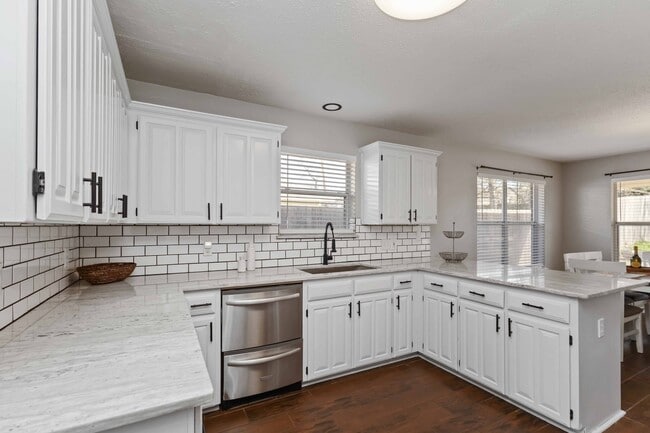 425 Kelley Ct in Fort Worth, TX - Foto de edificio - Building Photo