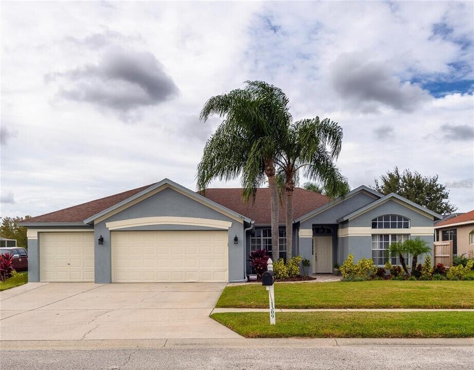 1309 Pristine Pl in Lutz, FL - Building Photo