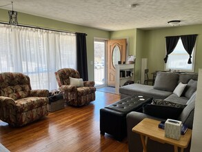 3601 Douglas Dr N in Crystal, MN - Foto de edificio - Building Photo