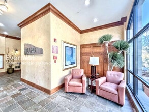 133 Queen Anne Ave N in Seattle, WA - Building Photo - Building Photo