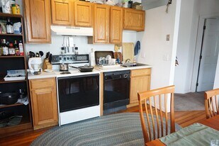 58 Mansfield St, Unit 3 in Boston, MA - Building Photo