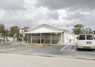 Western Hills in Davie, FL - Foto de edificio - Building Photo