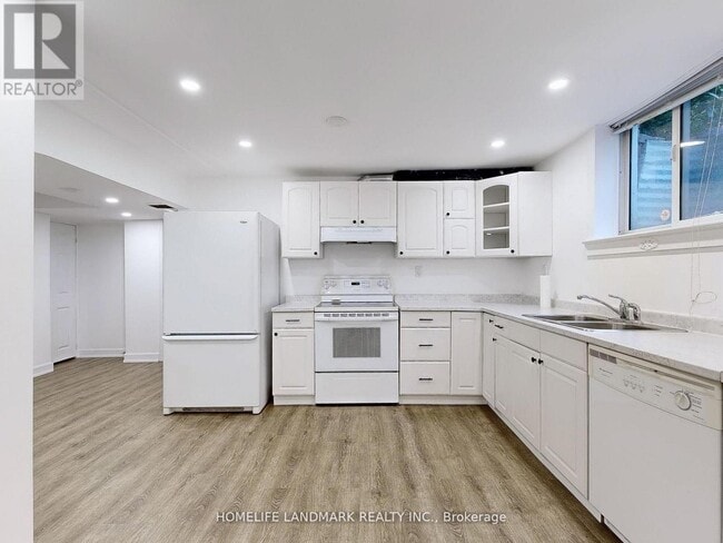 58 London Rd in Newmarket, ON - Building Photo - Building Photo