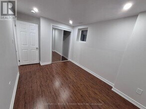 4554 Willow Creek Dr in Mississauga, ON - Building Photo - Building Photo