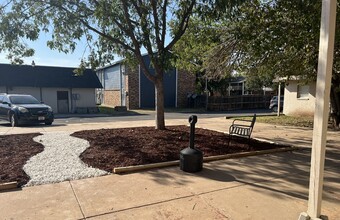 Camden Apartments and Townhomes in Lawton, OK - Building Photo - Building Photo