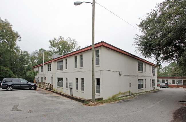 Granada Apartments in Pensacola, FL - Building Photo - Building Photo