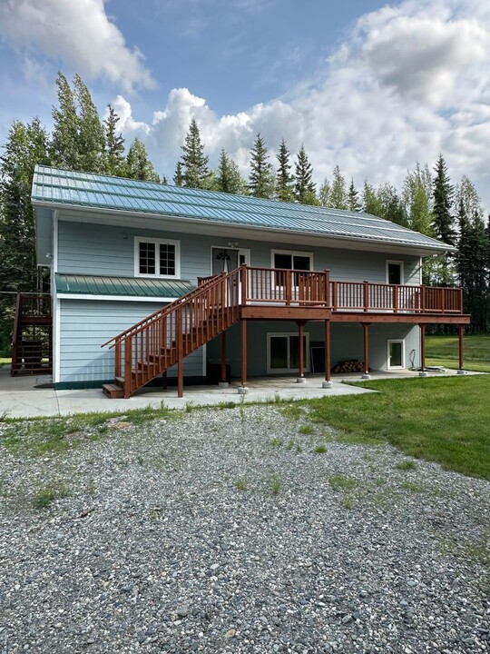 2527 Millie Ct in North Pole, AK - Building Photo