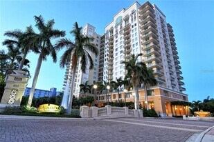 800 N Tamiami Trl in Sarasota, FL - Building Photo