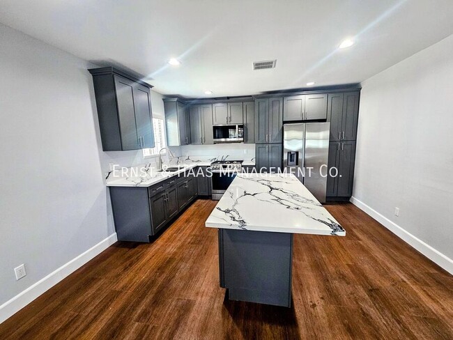 1551 W 103rd St in Los Angeles, CA - Building Photo - Building Photo