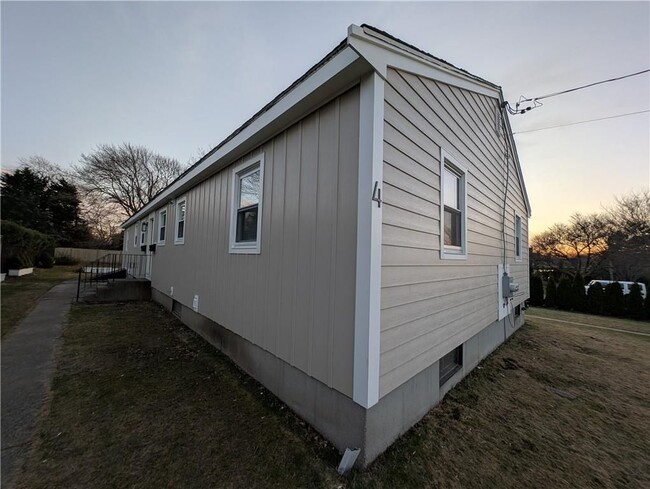 4 Almy Ct in Newport, RI - Foto de edificio - Building Photo