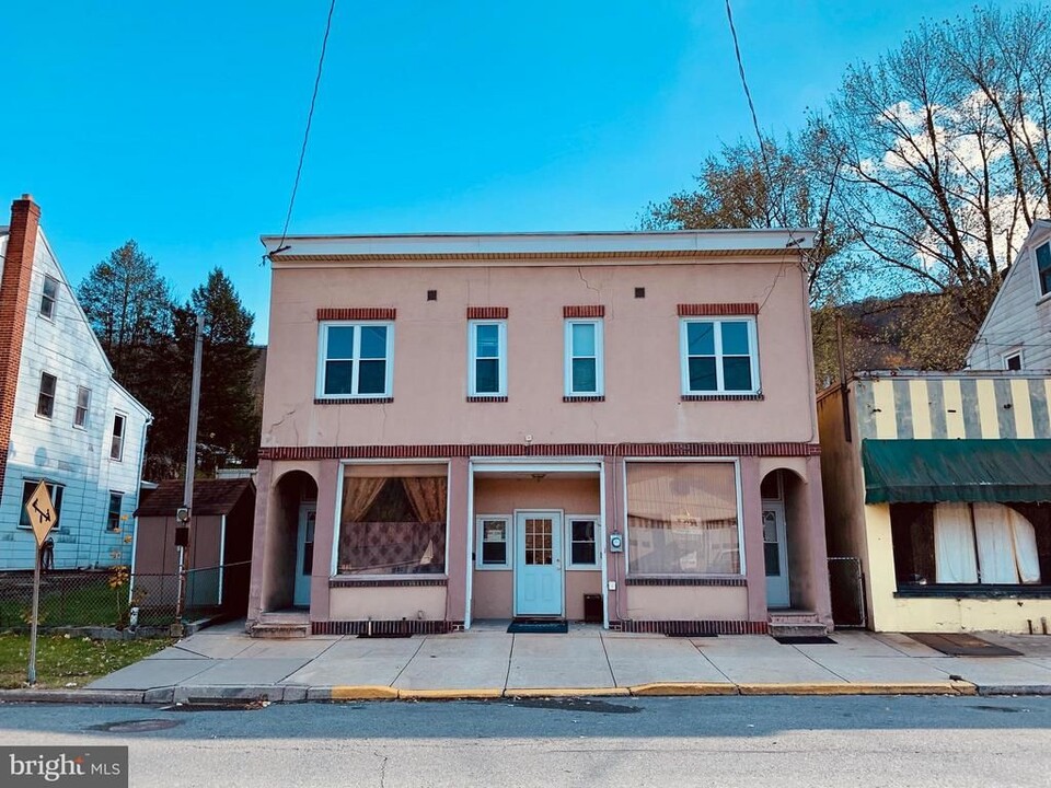 44 E Bacon St, Unit 2ndFloorRight in Pottsville, PA - Building Photo