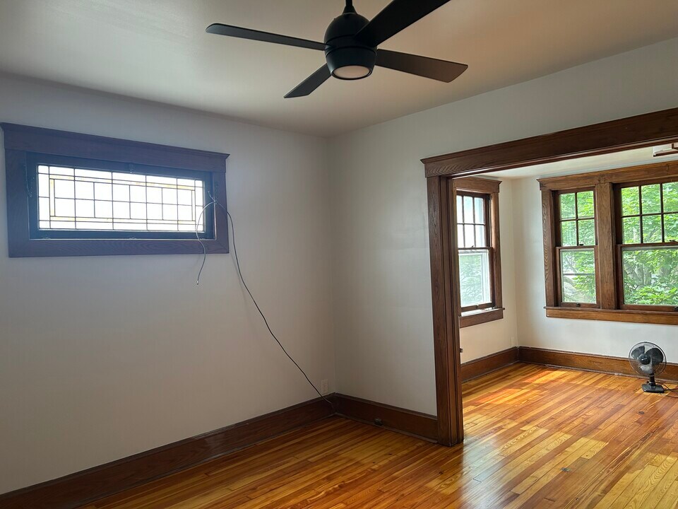 92 E Vaughn St, Unit 94 Upper in Kingston, PA - Building Photo