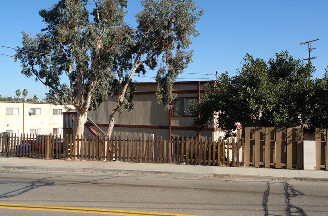 2286 Primrose Ave in Vista, CA - Foto de edificio - Building Photo