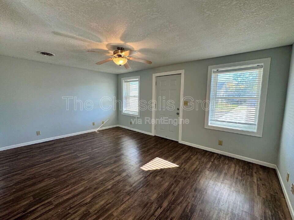 704 W Superior St in Ottawa, IL - Building Photo