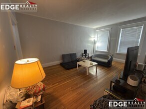 1746 Commonwealth Ave, Unit 12A in Boston, MA - Foto de edificio - Building Photo