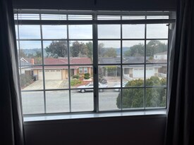 1000 Pine Hollow Cir in San Jose, CA - Building Photo