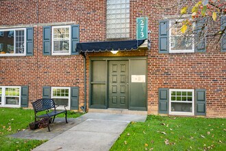 FRIENDSHIP COURT in Pittsburgh, PA - Building Photo - Building Photo