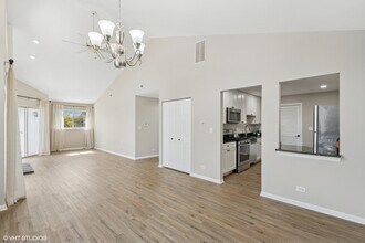 1048 Courtland Dr in Buffalo Grove, IL - Building Photo - Building Photo