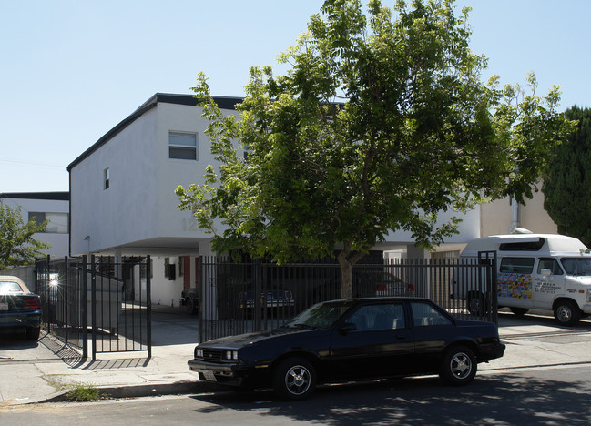 1218 Tamarind Ave in Los Angeles, CA - Building Photo - Building Photo