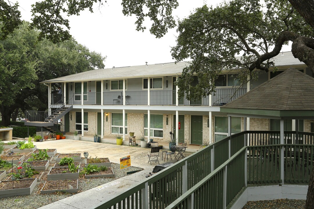 Treaty Oaks Apartments in Austin, TX - Building Photo