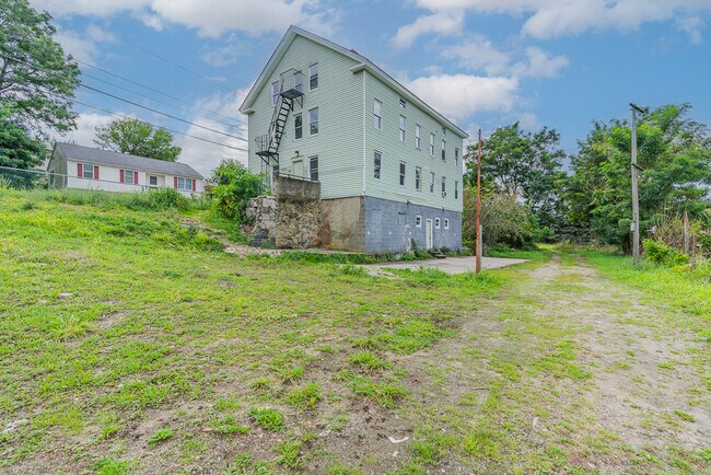 160 River St in Woonsocket, RI - Building Photo - Building Photo