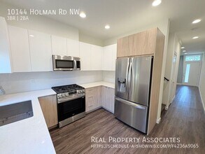 10144 Holman Rd NW in Seattle, WA - Building Photo - Building Photo
