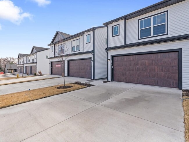 5934 Butterfield Ct in Bettendorf, IA - Building Photo - Building Photo