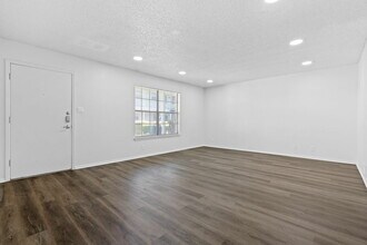 8730 N Mopac Expy in Austin, TX - Building Photo - Building Photo