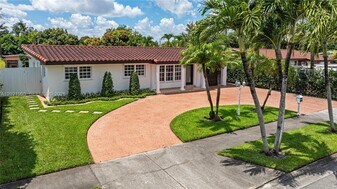 630 W 72nd Pl in Hialeah, FL - Building Photo