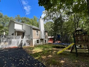 368 Upper Wild Acrs Dr in Dingmans Ferry, PA - Building Photo - Building Photo