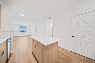 10170 SW 7th St, Unit 37-405 in Pembroke Pines, FL - Building Photo - Building Photo