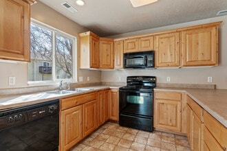 1077 E 1675 S in Ogden, UT - Foto de edificio - Building Photo