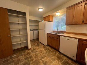 5612 Seahurst Ave in Everett, WA - Building Photo - Building Photo