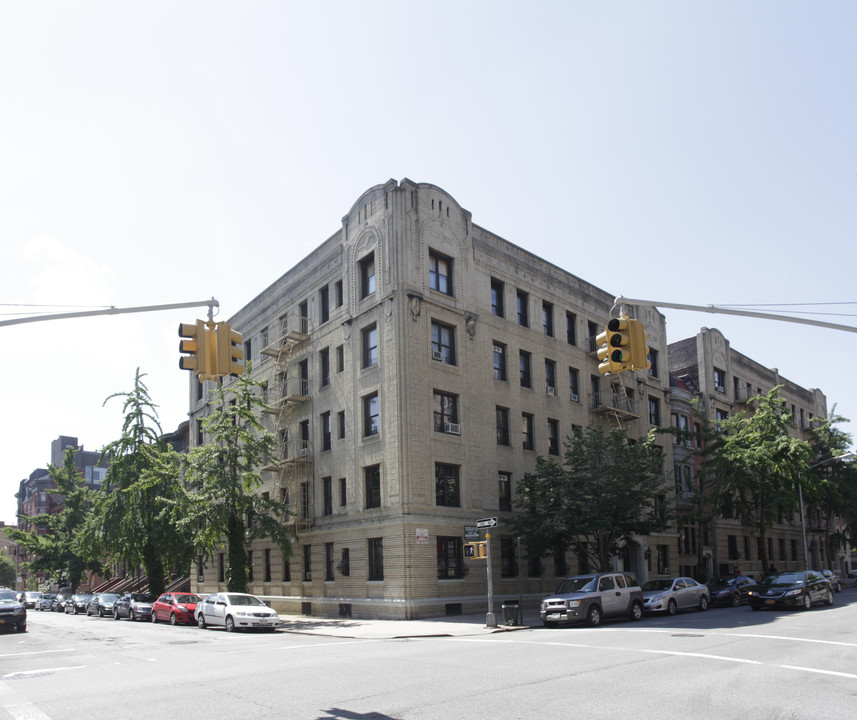 90-96 Edgecombe Ave in New York, NY - Building Photo