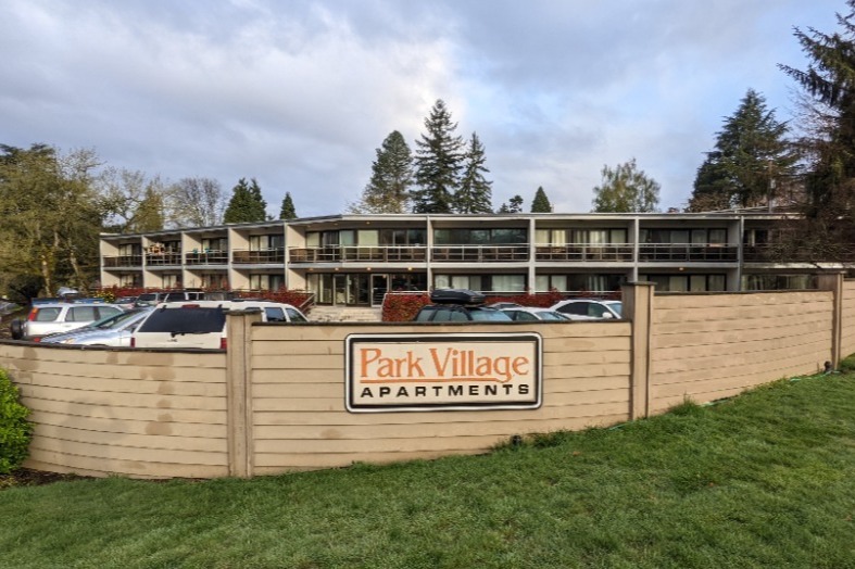 Park Village Apartment Homes in Portland, OR - Foto de edificio