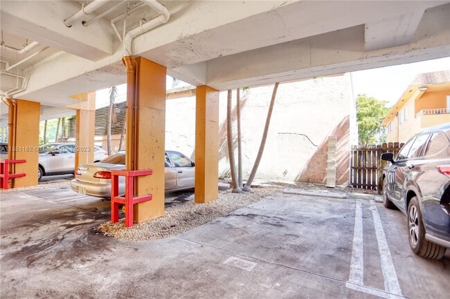 2441 SW 31st Ave, Unit 207 in Miami, FL - Building Photo - Building Photo