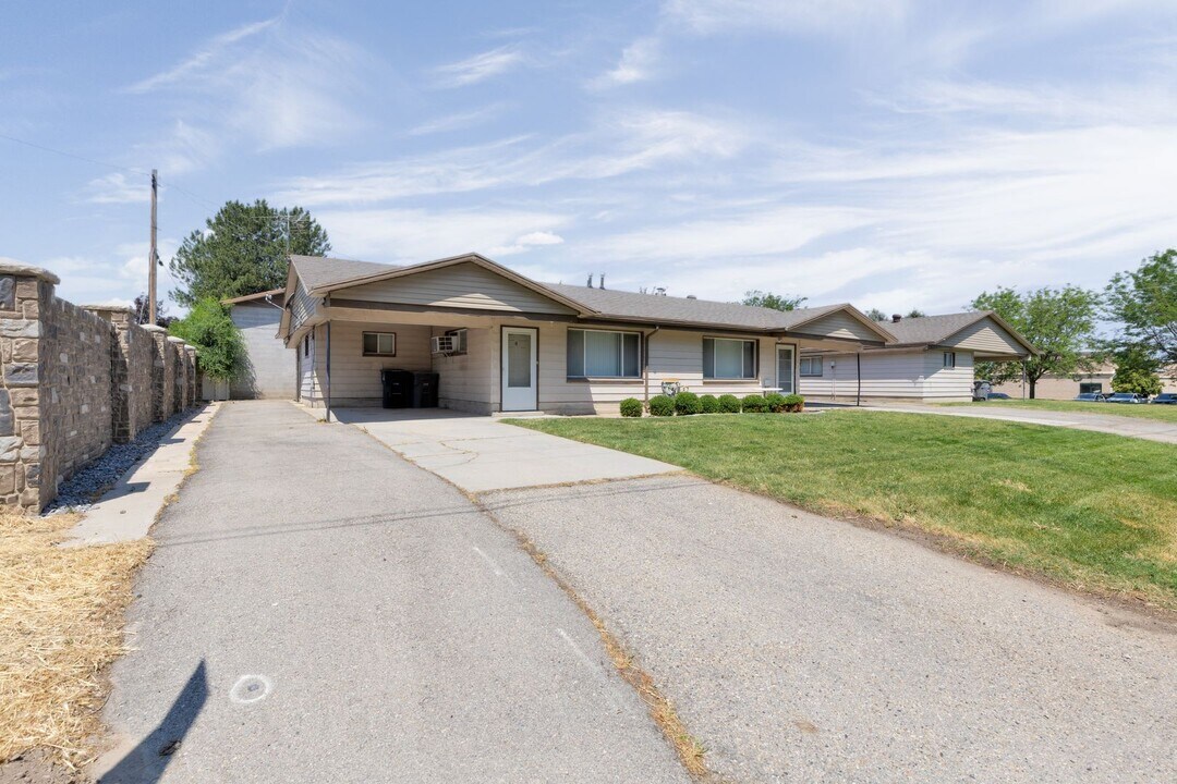 1061 W 10550 S in South Jordan, UT - Building Photo