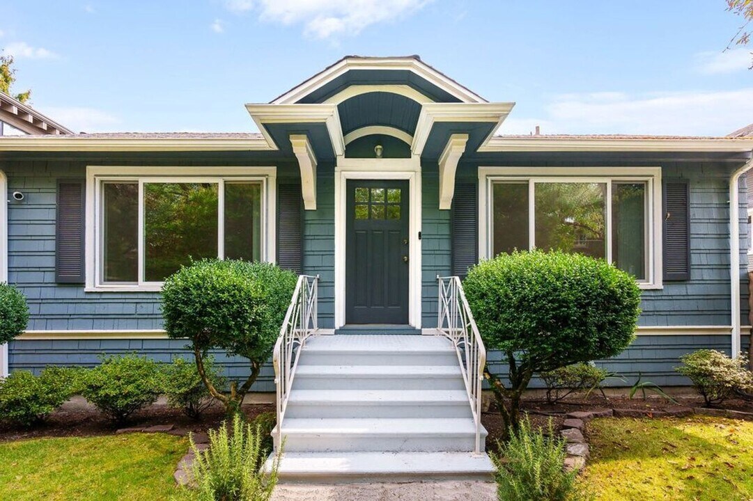 712 23rd Ave E in Seattle, WA - Building Photo