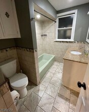 169 Walnut St, Unit 2 in Bloomfield, NJ - Foto de edificio - Building Photo