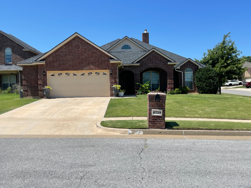 8729 Sally Ct in Yukon, OK - Foto de edificio