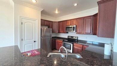 10028 Savannah Jane Ln in Baton Rouge, LA - Foto de edificio - Building Photo