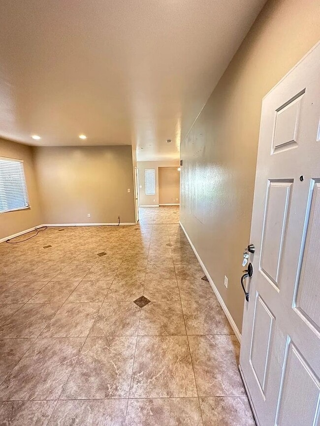 1315 Verde Ct in Arvin, CA - Building Photo - Building Photo