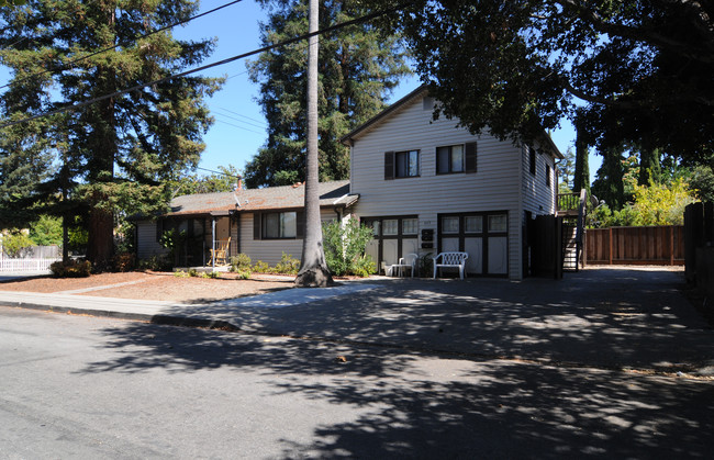 605 Mariposa Ave in Mountain View, CA - Building Photo - Building Photo